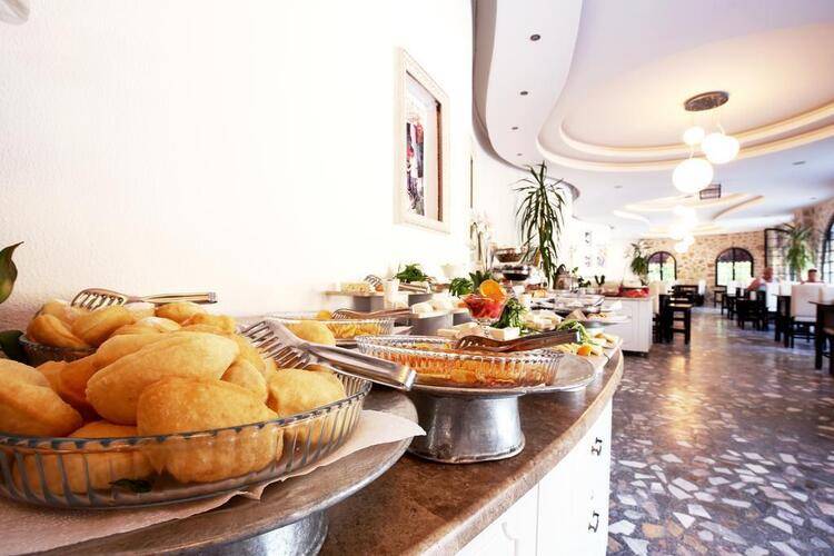 Pinehill Hotel & Suites