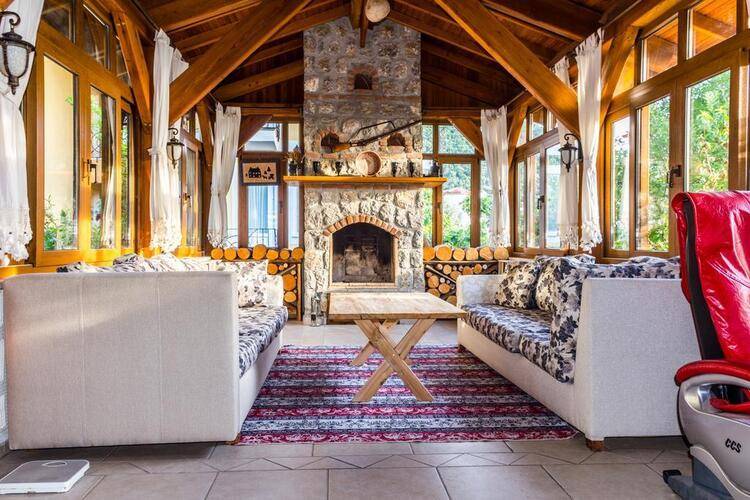 Mountain Valley Apart Hotel & Villas