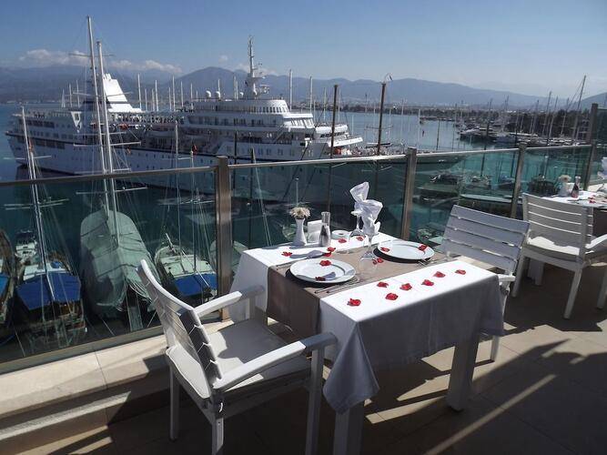 Alesta Yacht