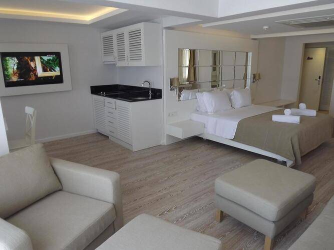 Alesta Yacht