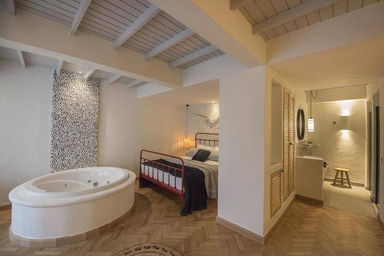 Yacht Boheme Hotel (Adults Only 14+)