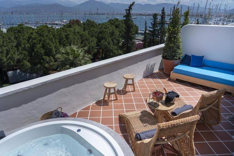 Yacht Boheme Hotel (Adults Only 14+)