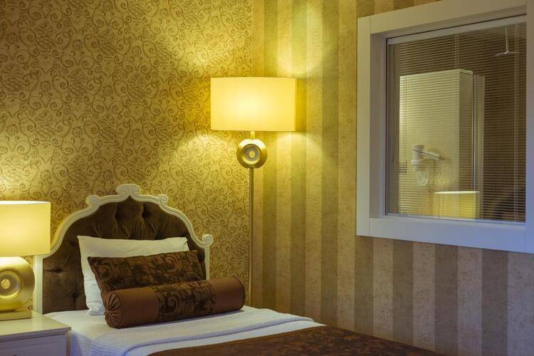 Han Deluxe Hotel