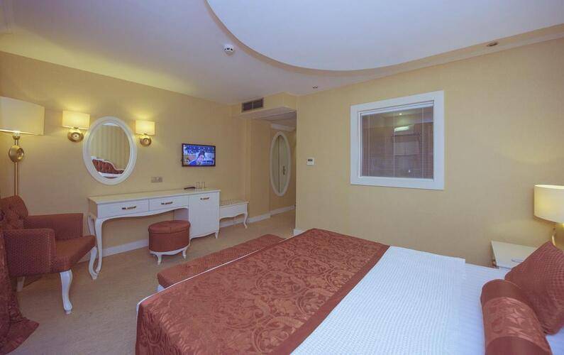 Han Deluxe Hotel