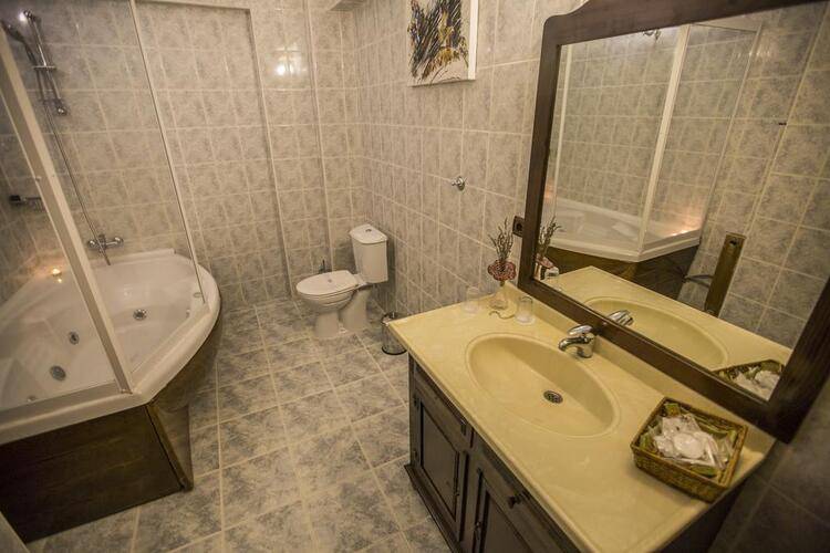 Karlik Evi Boutique