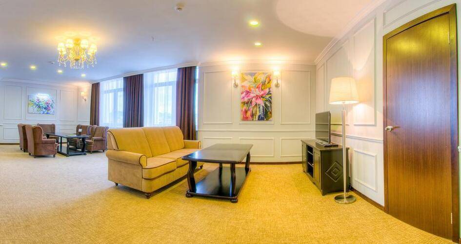 Reston Hotel &Spa