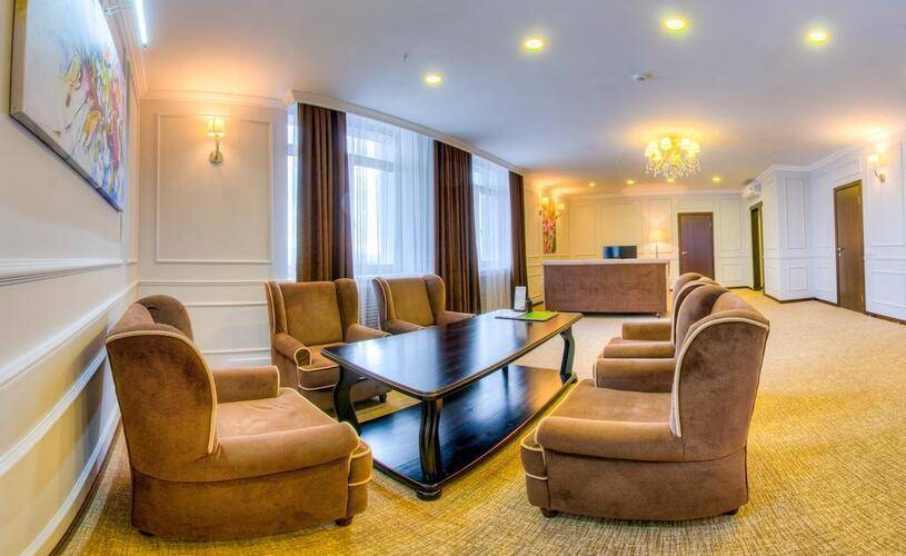 Reston Hotel &Spa