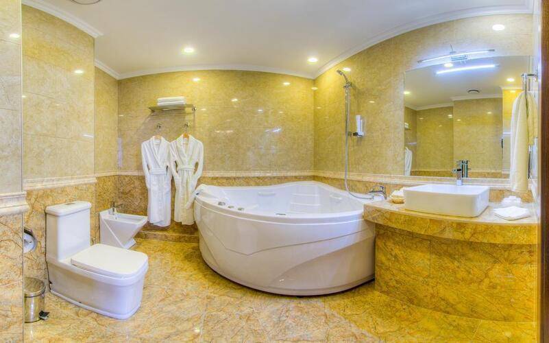 Reston Hotel &Spa