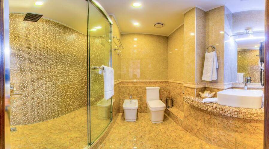 Reston Hotel &Spa