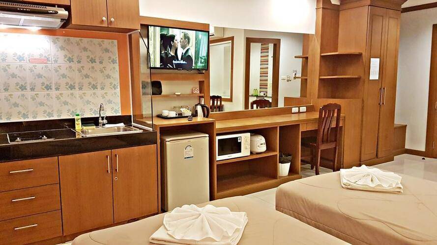 Green Harbor Hotel & Service Apartment