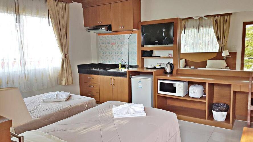 Green Harbor Hotel & Service Apartment