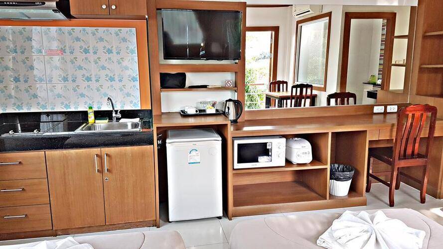Green Harbor Hotel & Service Apartment