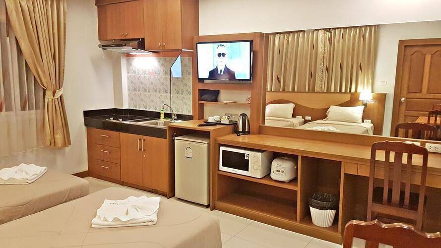 Green Harbor Hotel & Service Apartment