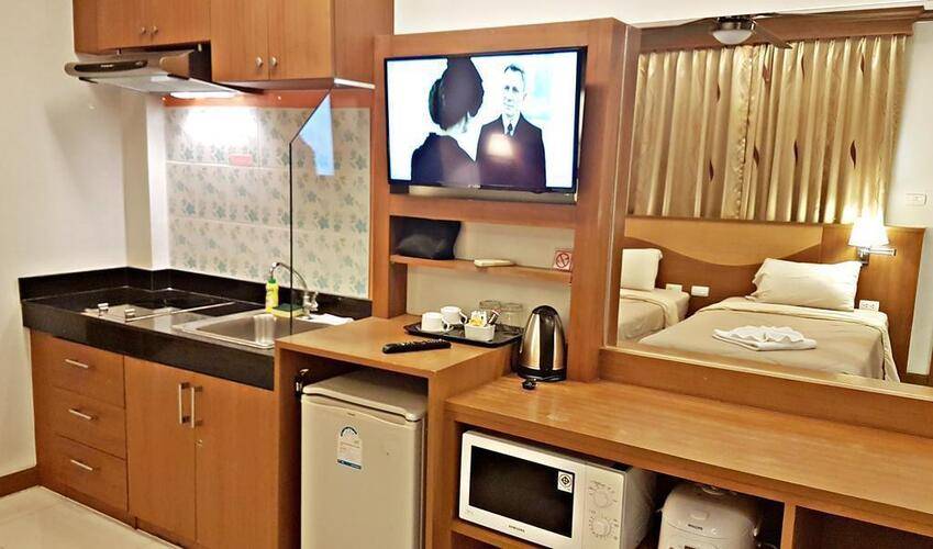 Green Harbor Hotel & Service Apartment