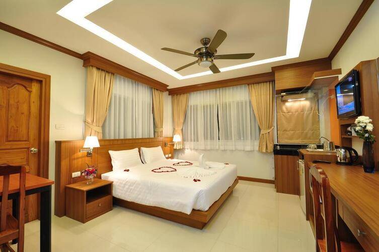 Green Harbor Hotel & Service Apartment
