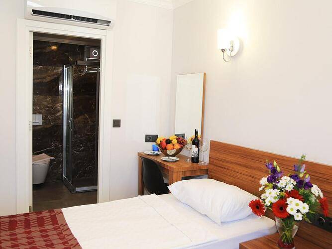 Modern Life Hotel
