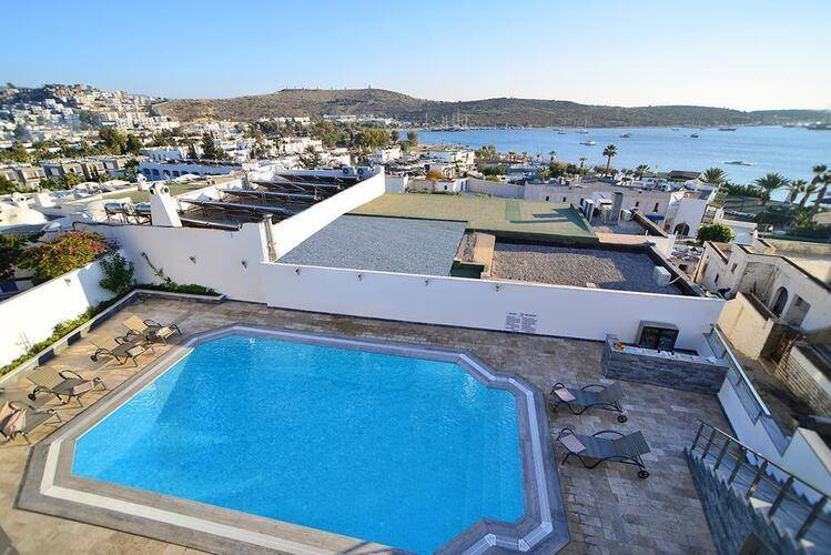M Suite Hotel