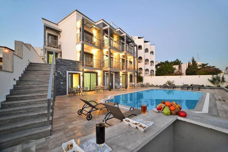 M Suite Hotel