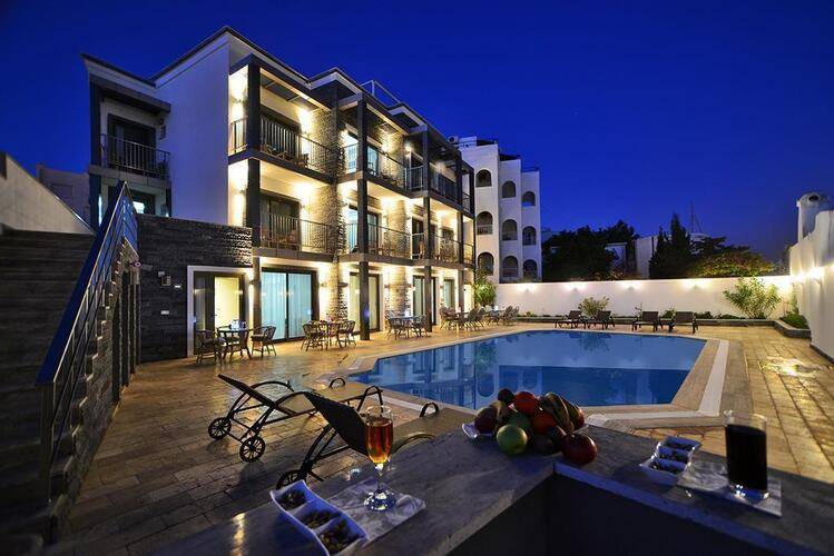 M Suite Hotel
