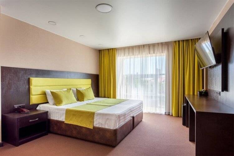 Мартон Лидер