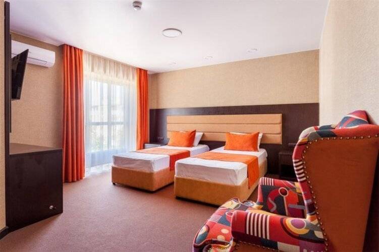 Мартон Лидер