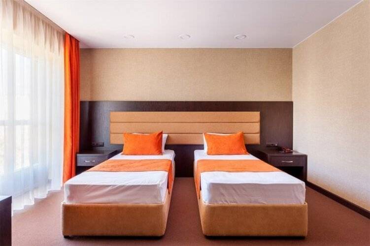 Мартон Лидер