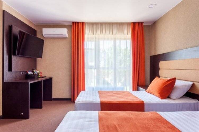 Мартон Лидер