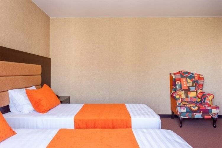 Мартон Лидер