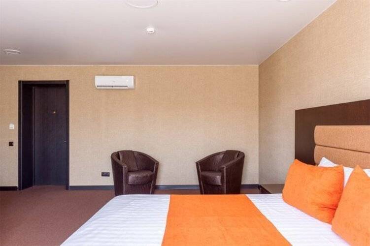 Мартон Лидер