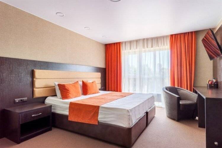 Мартон Лидер