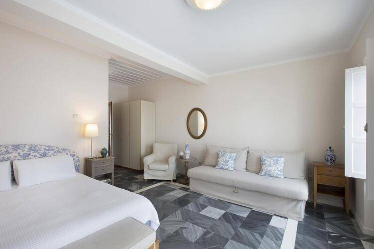 Dorion Hotel