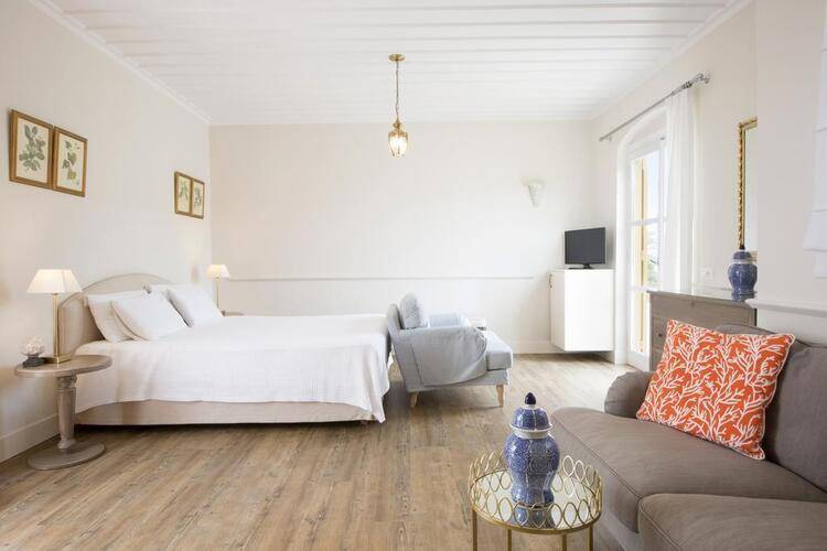 Dorion Hotel