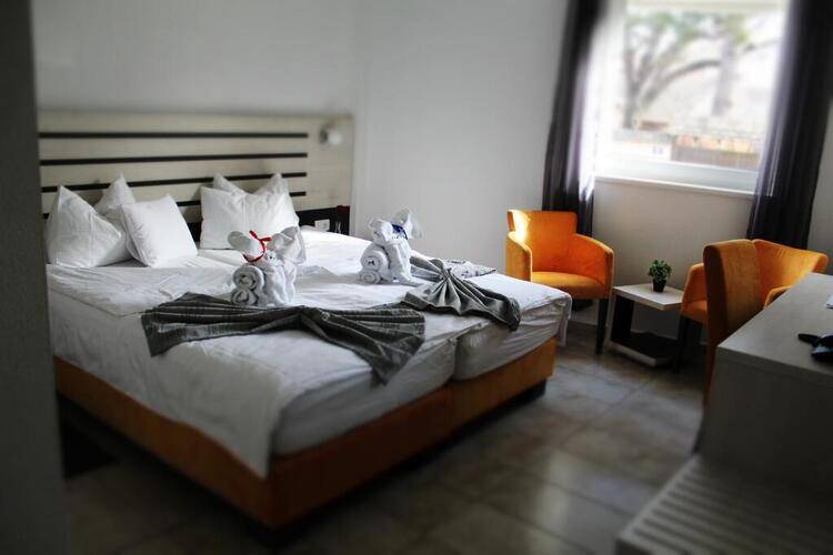 11tica Dm Hotel
