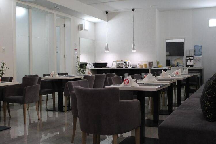 11tica Dm Hotel