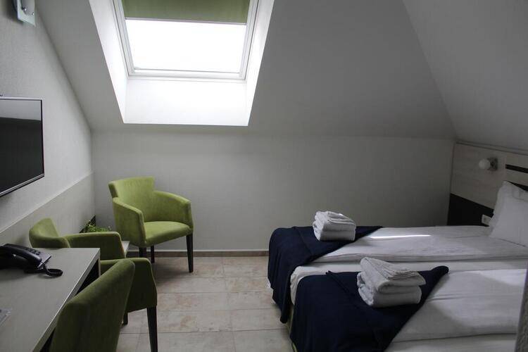 11tica Dm Hotel