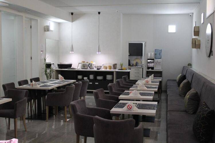11tica Dm Hotel