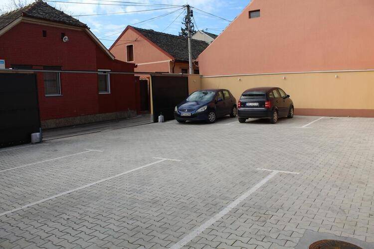 11tica Dm Hotel