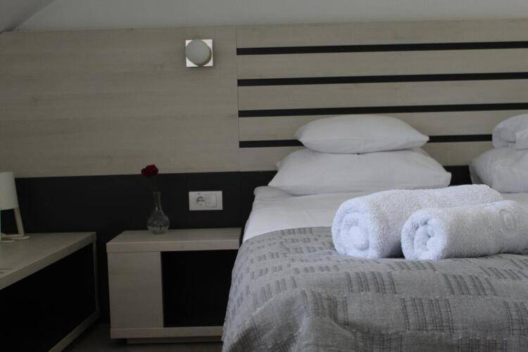 11tica Dm Hotel