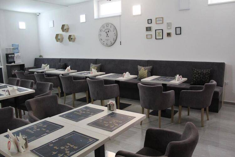 11tica Dm Hotel