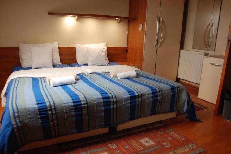 Car Royal Apartmans-Rooms