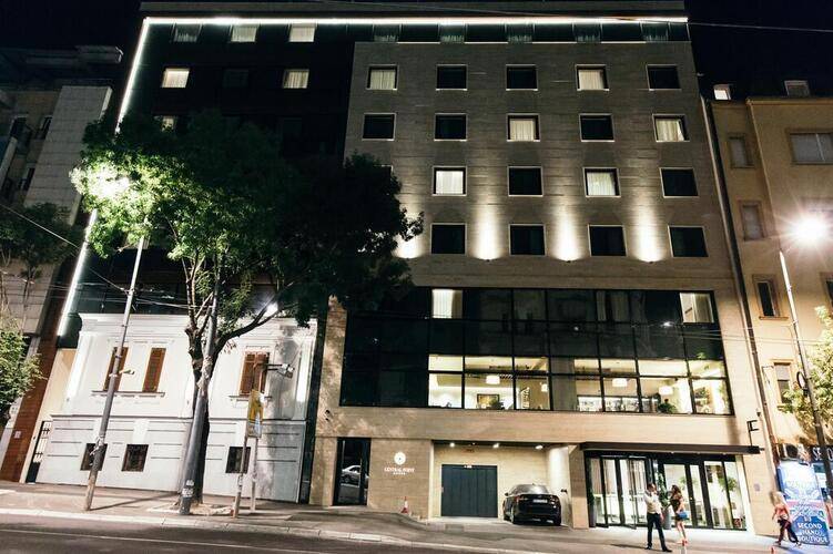 Central Point Hotel