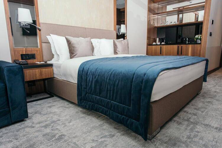 Central Point Hotel