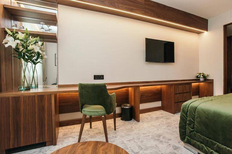 Central Point Hotel