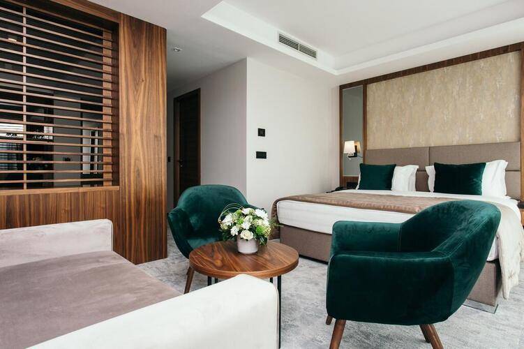 Central Point Hotel