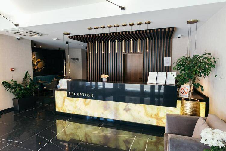 Central Point Hotel