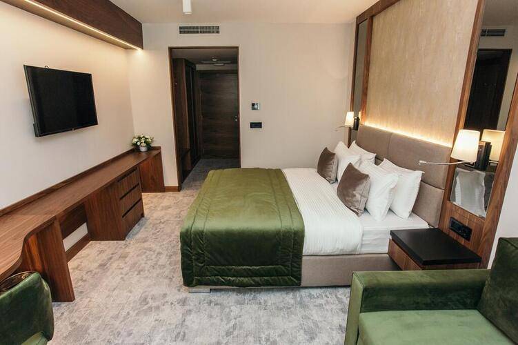 Central Point Hotel