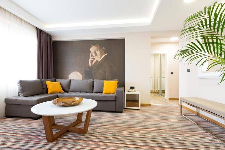 Hotel Tesla Smart Stay