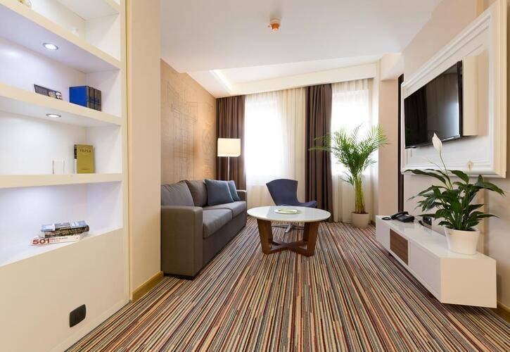 Hotel Tesla Smart Stay
