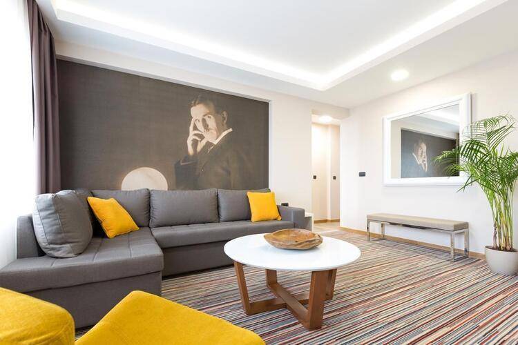 Hotel Tesla Smart Stay