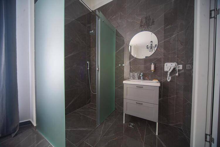 Kings Palace Suites